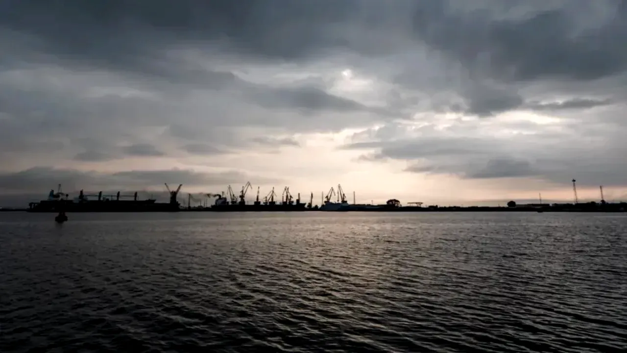 Midia Marine Terminal: Au fost gășiți și recuperați toți cei cinci marinari dispăruți după scufundarea remorcherului Astana în Portul Midia