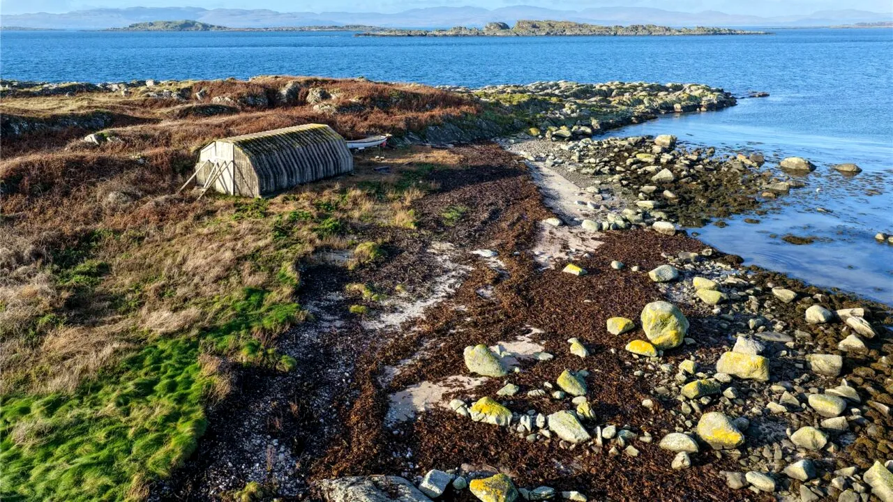 Ce problemă întâmpină o insulă din Marea Britanie, scoasă la vânzare cu 60.000 de euro