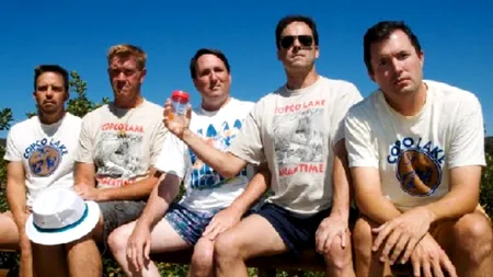 GALERIE FOTO. Au refăcut aceeași poză de vacanță timp de 30 de ani: cum apar și dispar verighetele