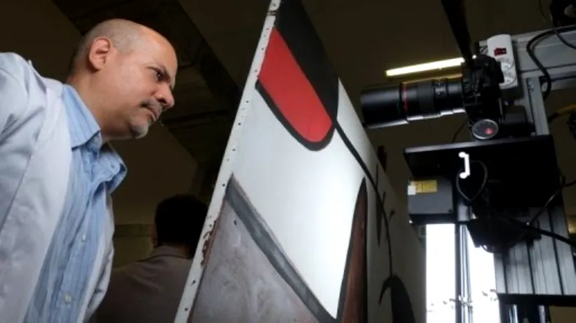 Un robot ajută la restaurarea tablourilor din muzeul Reina Sofia din Madrid