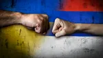 Schimb dur de replici între Kiev și Moscova /Zelenski a calificat „surogat” delegația rusă, Zaharova îl numește „clovn ratat”