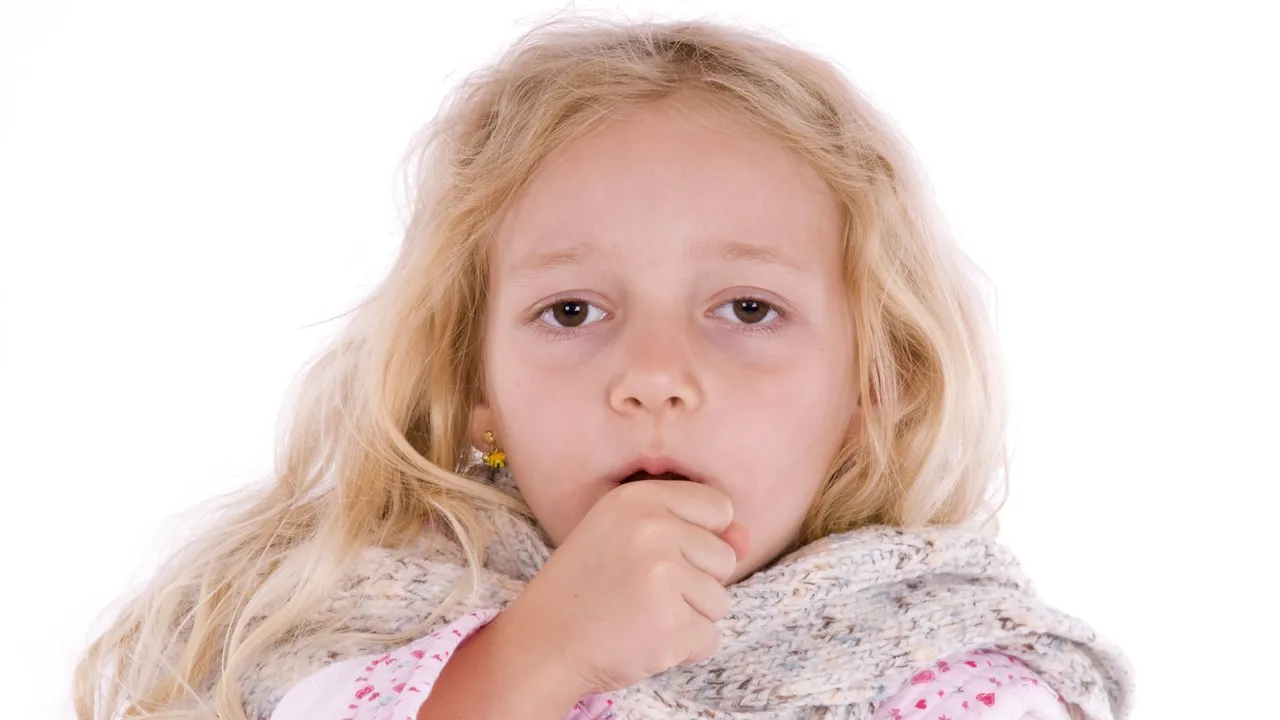 Remedii naturiste împotriva TUSEI. Când e indicat să apelăm la medic, în cazul copiilor care tușesc