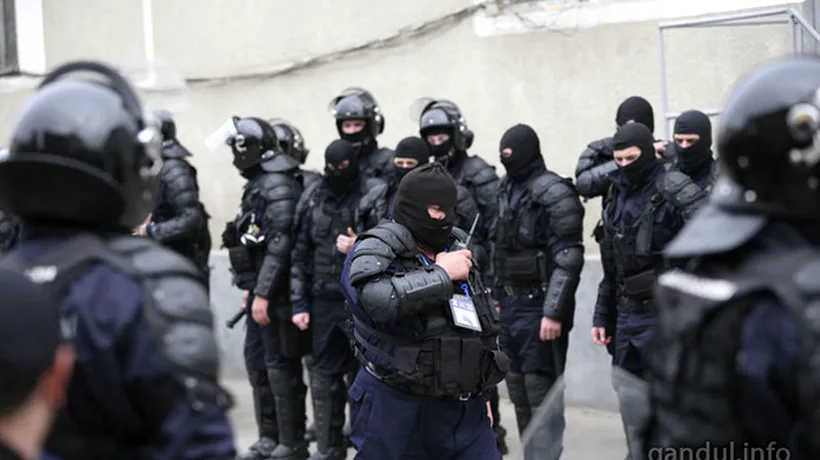 PERCHEZIȚII în București și 14 județe, miercuri dimineață. Sute de polițiști au ieșit pe străzi. Pe cine caută