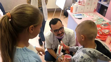 Caravană într-un sat din Munții Apuseni: Medicii consultă gratuit peste 100 de copii