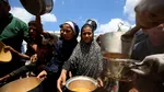 PAM: Depozitele de alimente din Gaza au fost luate cu asalt de „hoarde de oameni înfometați”