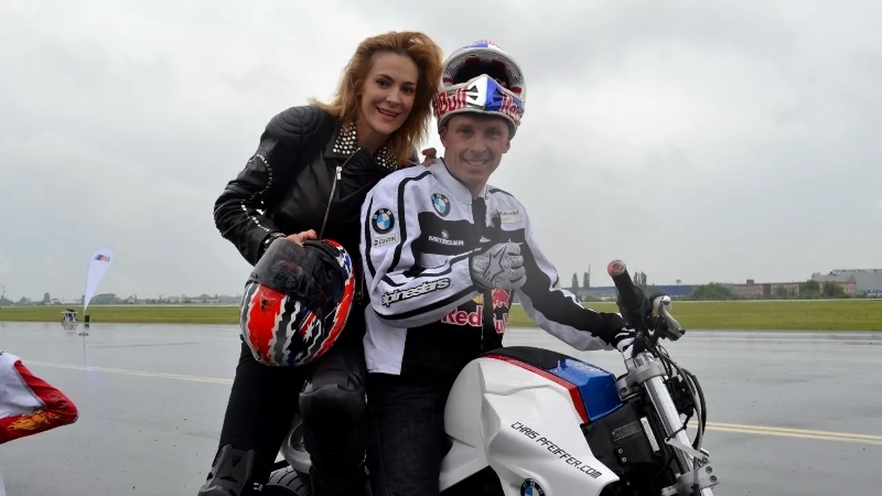 GALERIE FOTO. Roxana Ciuhulescu îi face concurență lui Chris Pfeiffer la acrobații pe două roți 