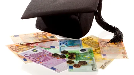 Sosii la examene. O femeie politician a angajat opt persoane care îi seamănă izbitor pentru a da testele în locul ei: „Am exmatriculat-o de la Universitate, deși este o persoană influentă