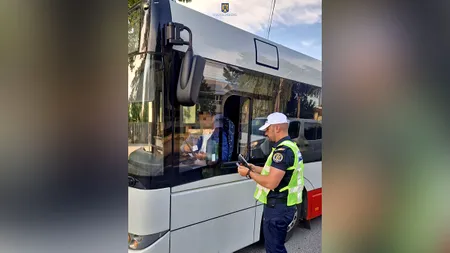 Dâmbovița: Șoferul unui microbuz școlar, prins BEAT la volan / Cum a fost sancționat de poliție