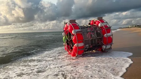 Un bărbat a încercat să „fugă la Londra” peste Oceanul Atlantic într-o „roată de hamster”. Gestul EXTREM pe care l-a făcut după ce a fost prins