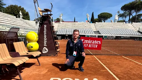EXCLUSIV | Povestea lui Andrei Brisc, singurul arbitru român la turneul de tenis de la Roma. Cum a ajuns la doar 20 de ani să-și spună cuvântul în meciurile „greilor” din tenis Simona Halep și Novak Djokovic (GALERIE FOTO)