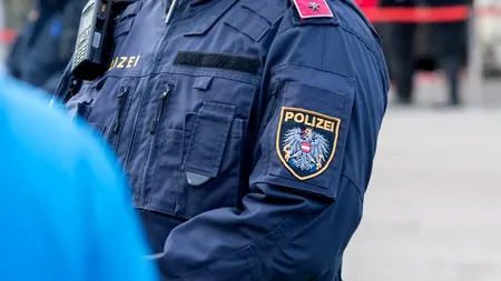 Polițiști falși au luat mii de euro de la un bărbat austriac de 87 de ani sub pretextul că îl apără de „infractori români”