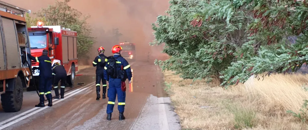 VIDEO| Imagini apocaliptice din Grecia. Pompierii români, printre copaci în flăcări, nori de fum și dealuri de cenușă