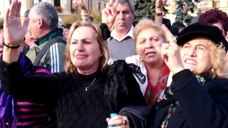 Aceste doamne îl susțin pe Victor Ponta. Ce mesaj îi transmit lui Klaus Iohannis