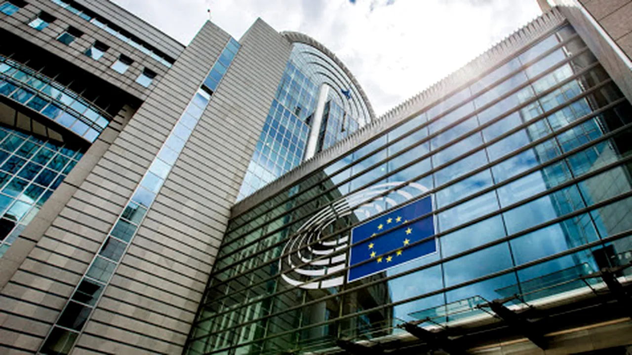 Parlamentul European va înființa centre de vaccinare pentru deputați, personal și asistenți. Un prim centru în sediul Parlamentului ar trebui să funcționeze începând din martie