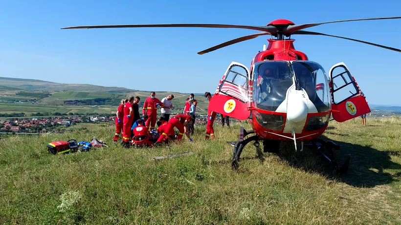 Mai multe echipaje medicale au intervenit pentru salvarea unui parașutist rănit, în Cluj. A fost solicitat elicopterul SMURD