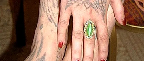 FOTO: Cum arată o femeie din Rusia plină de tatuaje
