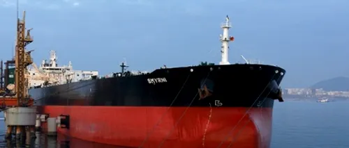 Un român s-ar afla la bordul petrolierului grec capturat de pirați în Marea Arabiei 