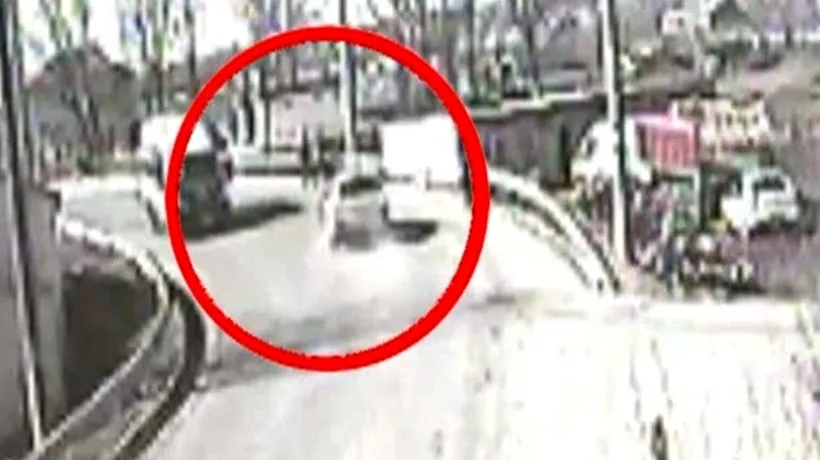 Un șofer bucureștean a dat cu mașina peste un polițist de la Rutieră, după care a fugit