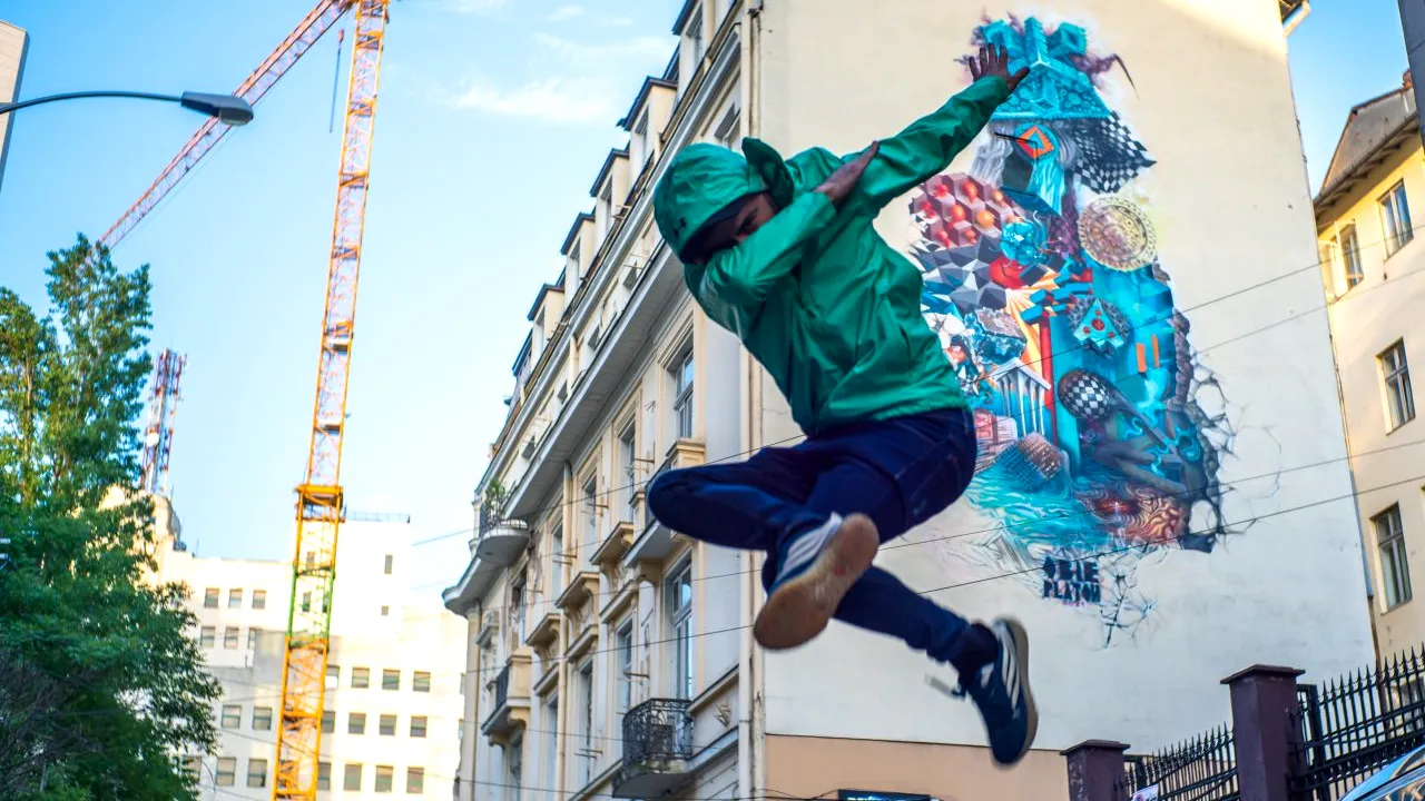 Art for Air: o colaborare Romanian Design Week cu artistul Obie Platon, susținută de IQOS