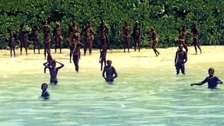 VIDEO. Ultimul și cel mai izolat trib de pe Pâmânt. „Sunt extrem de violenți și de cruzi, gata să mănânce pe oricine le iese în cale”