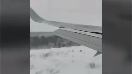 VIDEO Un avion cu 94 de pasageri la bord a aterizat forțat în Rusia