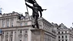 Noua statuie a lui Banksy din Londra face valuri. Care este mesajul pe care celebrul artist anonim vrea să îl transmită
