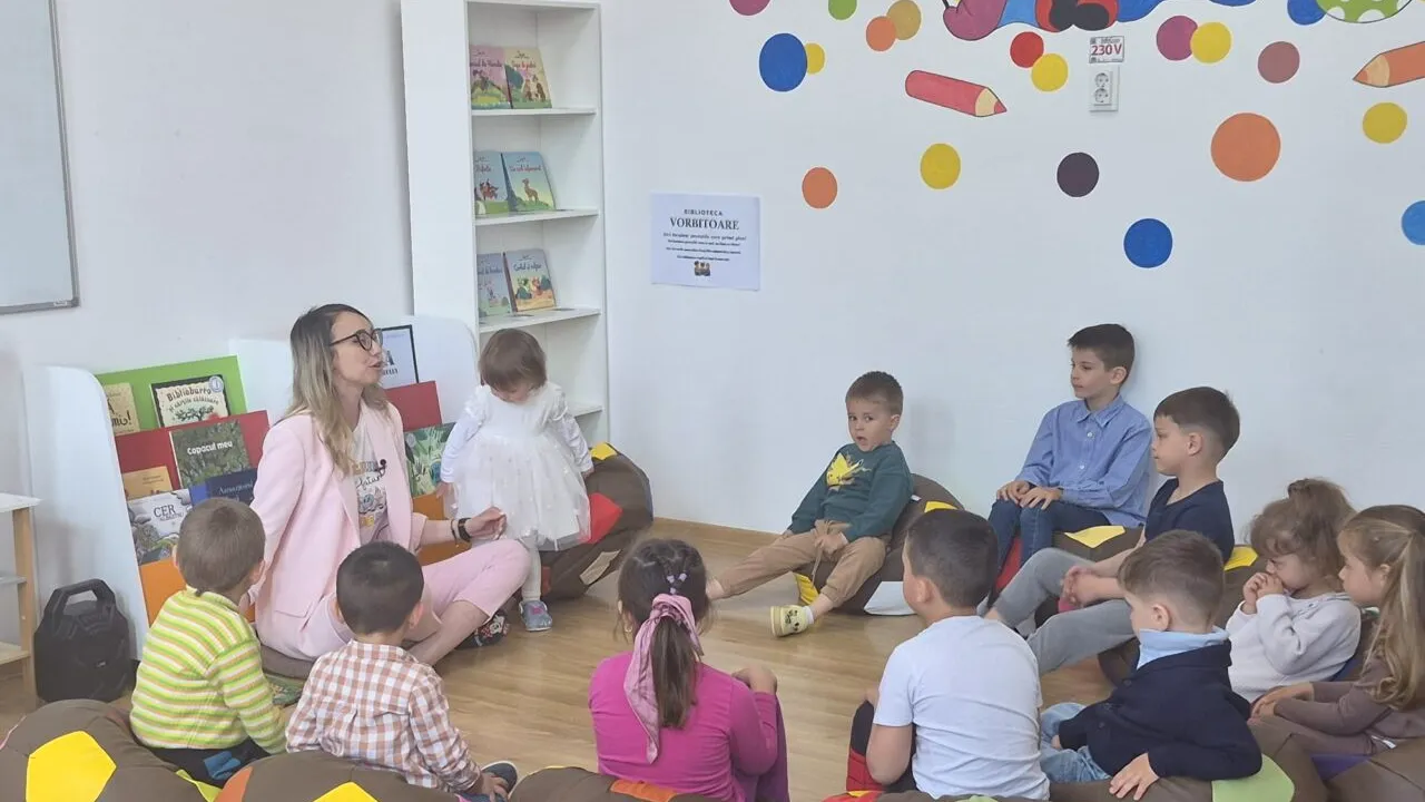 Părinții și-au adus copiii de la oraș la sat la grădiniță. O educatoare din Dolj, profesorul anului din mediul rural