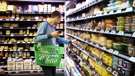 Românii economisesc bani și reduc risipa alimentară. Produsele cu DISCOUNT, tot mai căutate în supermarketuri