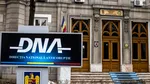 Flagrant delict al DNA față de un recidivist în trafic de influență. Invoca intervenții asupra unui procuror și ofițer DNA față de un primar
