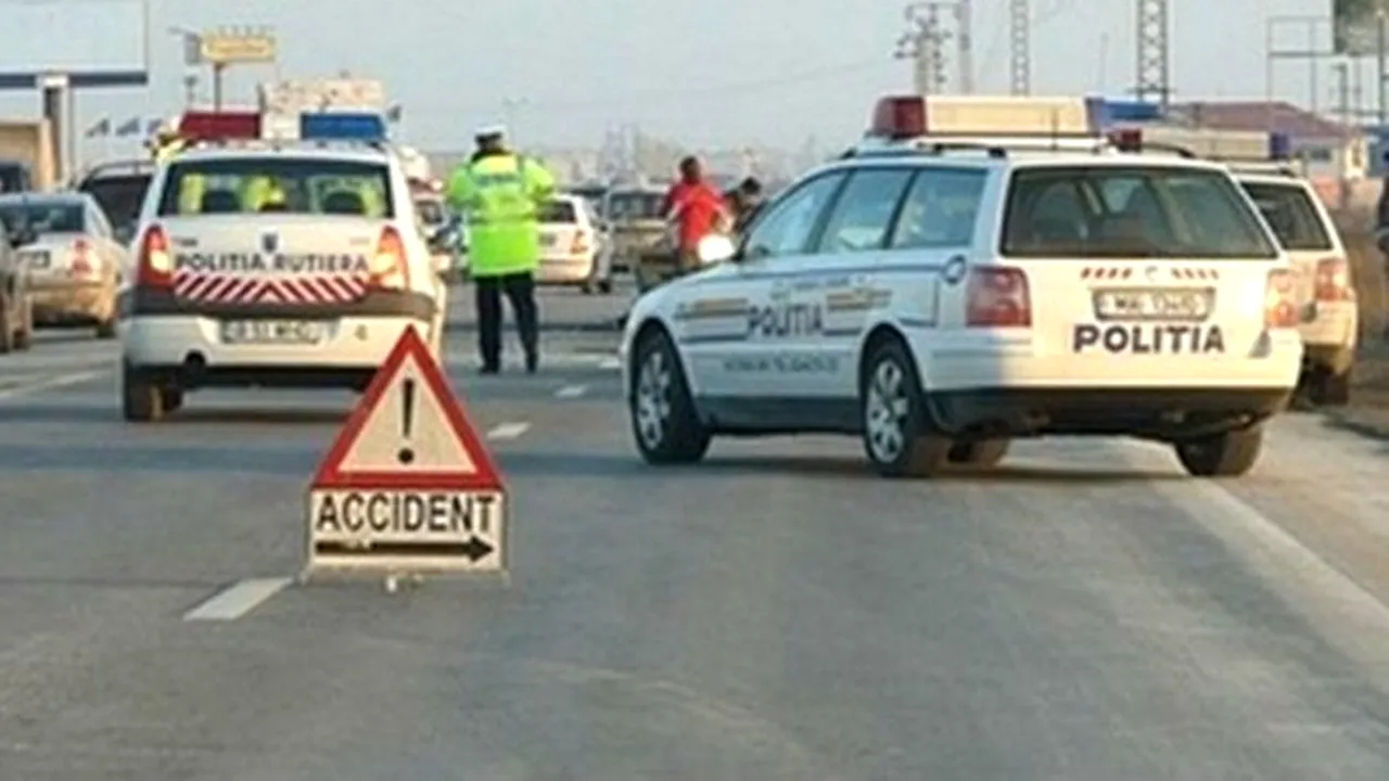 Grav accident în Prahova: un mort și trei răniți după ce microbuzul în care se aflau a intrat într-un stâlp