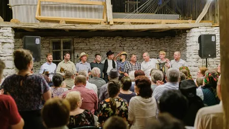 Un altfel de festival la Cluj: Muzică veche de 3000 de ani, iar spectacolul se desfășoară într-o șură. Când are loc și cât costă biletele