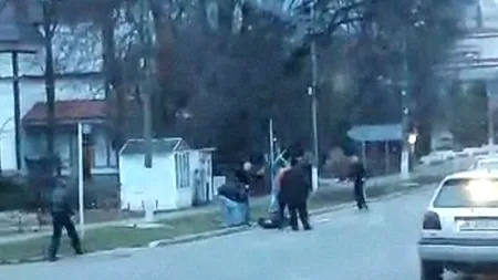 Un tânăr a ajuns la spital după ce a fost bătut cu bâte, pe stradă, la Buziaș