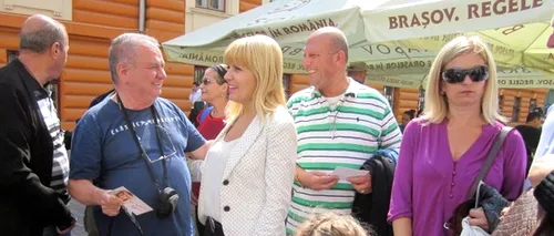Elena Udrea, prima descindere electorală la Brașov. Cum s-a ales cu o poșetă mov la outlet, plus un cârnat, mici și o halbă cu bere la Oktoberfest