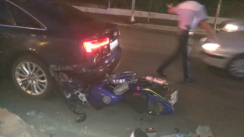 Un motociclist, rănit grav, după un gest inconștient pe Calea Văcărești. De unde l-au scos medicii veniți la fața locului