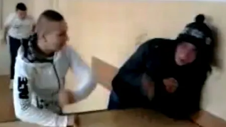 Decizie CNA: Bătăile din școli nu vor mai putea fi difuzate la TV