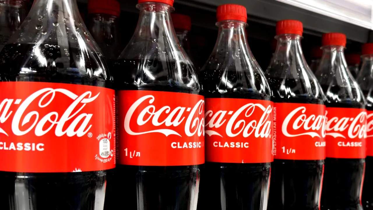 Cetățean britanic, revoltat de prețul unei sticle de Coca Cola: „Tot ce am strâns într-un an de muncă în UK s-a dus în două săptămâni în România”