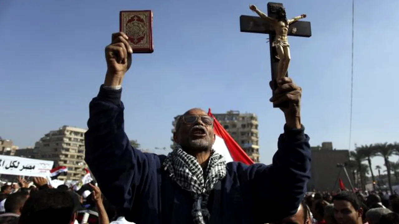 Frăția Musulmană din Egipt, acuzată că plătește bande de huligani pentru a le abuza sexual pe protestatarele din Tahrir