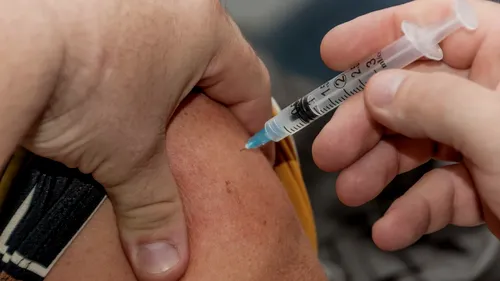 România a depășit 7 milioane de persoane vaccinate anti-COVID cu cel puțin o doză