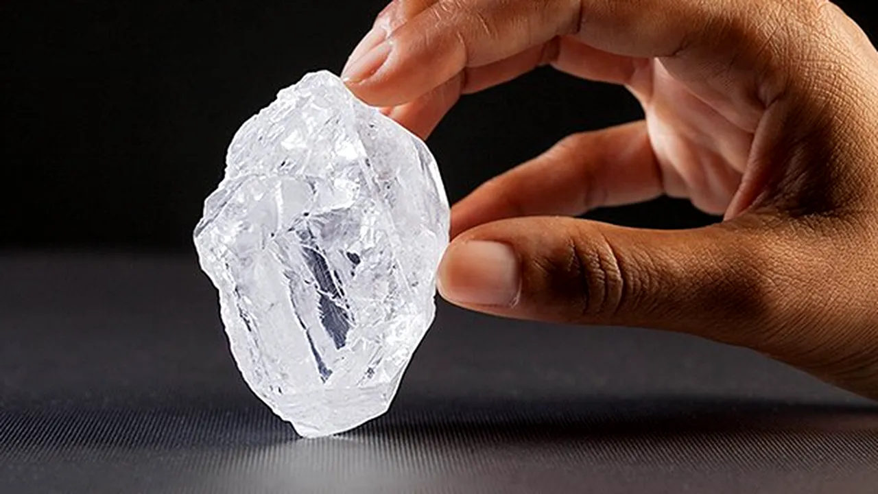 Suma fabuloasă plătită pentru cea mai mare piatră prețioasă găsită în ultimul secol 