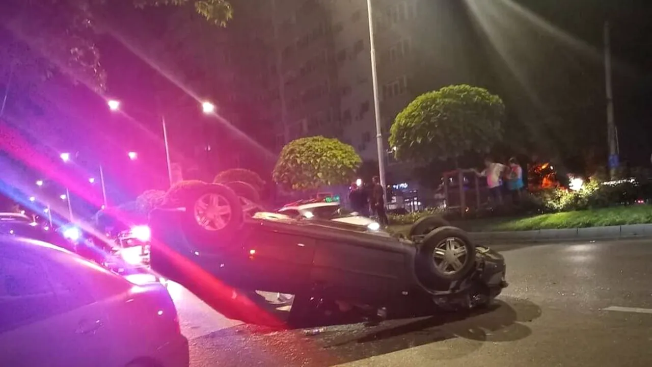 Accident spectaculos pe Bulevardul Iuliu Maniu: Nouă mașini și un scuter au fost AVARIATE / Ce a pățit șoferul care ar fi provocat dezastrul