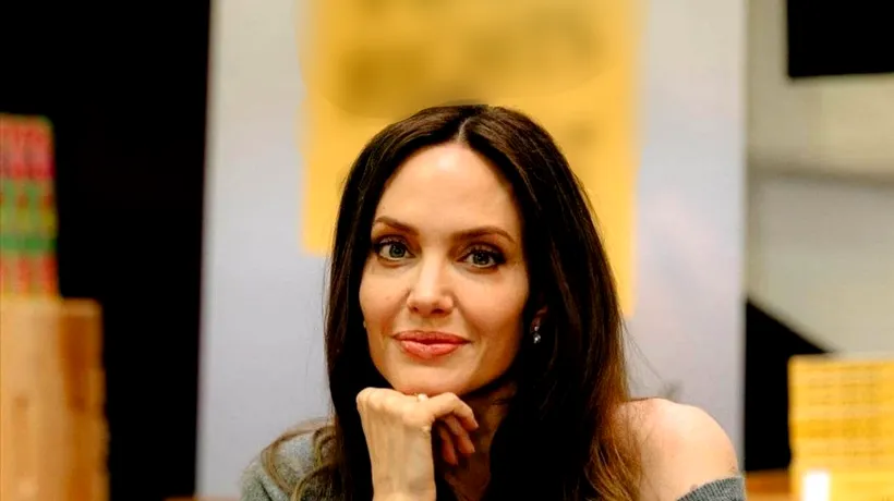 Angelina Jolie renunță, după 20 de ani, la rolul de ambasador al UNHCR