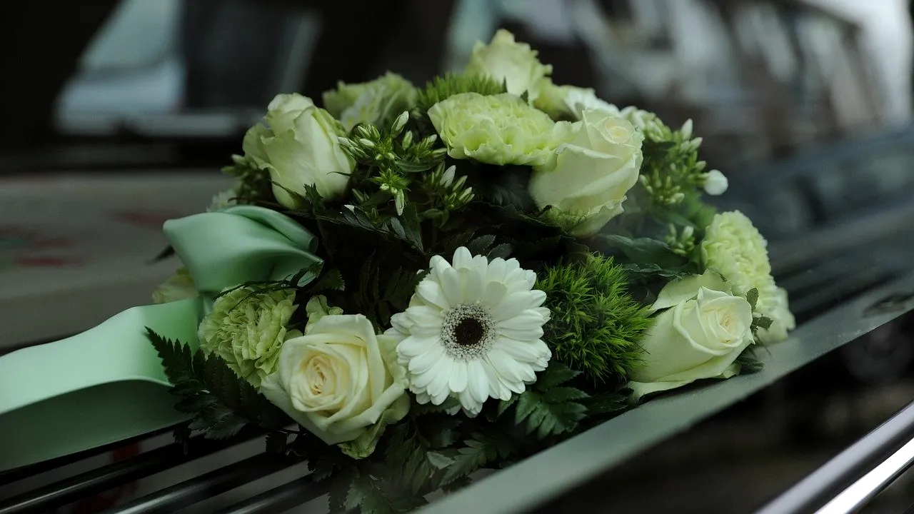 Polițist din Suceava, judecat pentru că presta servicii funerare în timpul liber, fără permis de conducere. A reușit să câștige o sumă frumoasă