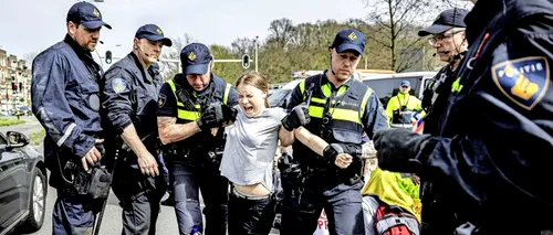 Activista de mediu Greta Thunberg, REȚINUTĂ din nou / A fost ridicată de poliție de la o manifestaţie de amploare pentru climă la Haga