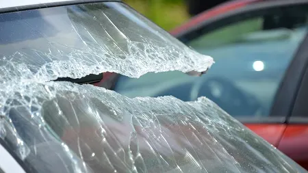 Paramedic ucis, după ce un „obiect” a lovit parbrizul ambulanței cu care ce se îndrepta spre o urgență