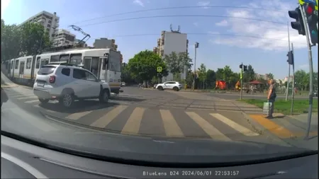 Gestul uluitor făcut de un vatman din București, doar ca să-i scoată din sărite pe șoferi. Cum a mers cu tramvaiul în intersecție