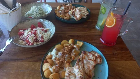 Câți lei au plătit doi turiști pentru un prânz în Vama Veche: 