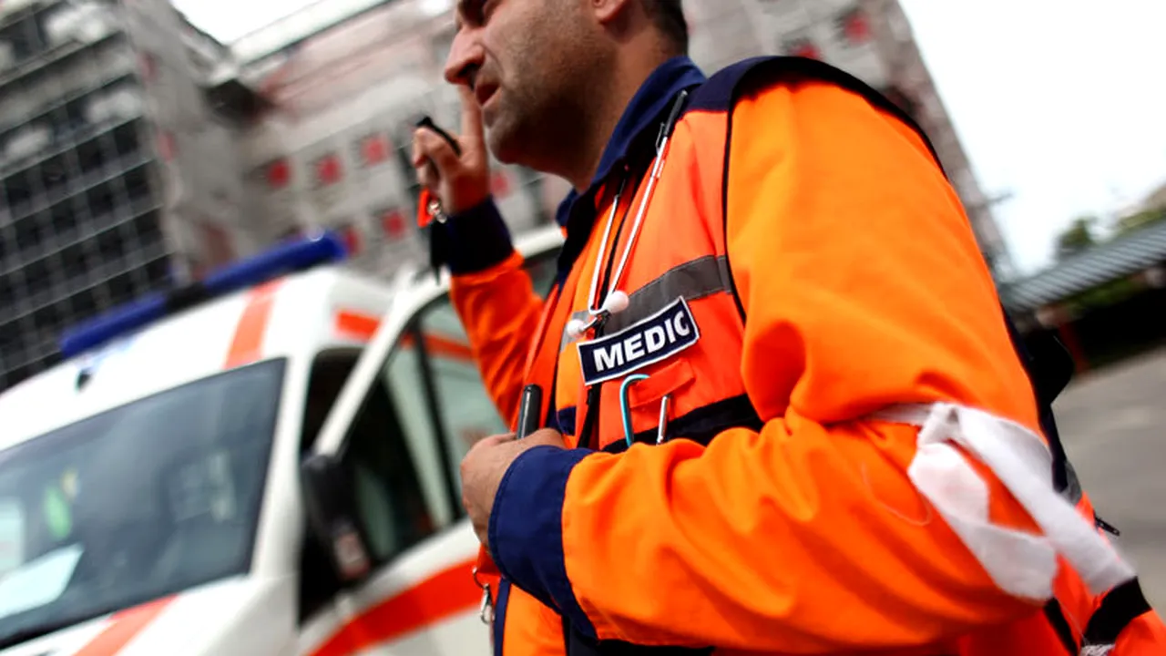 Șoferul unei Dacii a murit după ce a intrat frontal cu mașina într-o cisternă cu kerosen