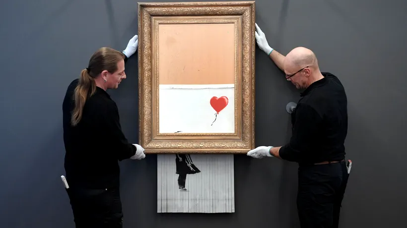 Celebrul tablou al lui Banksy „Fata cu balon, care S-A AUTODISTRUS în timpul unei licitații, din nou EXPUS publicului