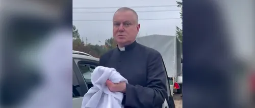 VIDEO | Caz incredibil: Un preot a venit beat la înmormântarea unui bebeluș. Părinții au chemat Poliția