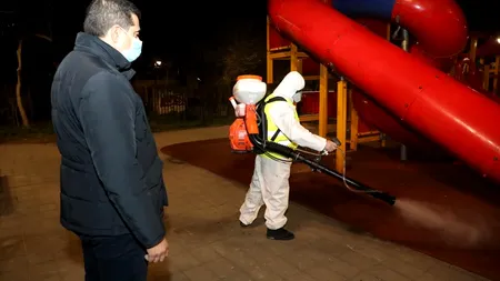 PREVENȚIE. Dezinfecție generală în Sectorul 2. Locurile aglomerate sunt curățate pentru prevenirea îmbolnăvirii cu noul coronavirus